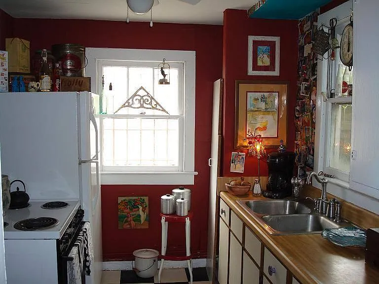 1566 Dauphin St — Photo 14