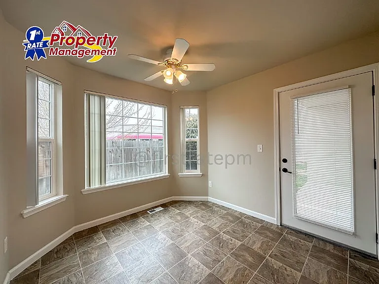 10151 W Garverdale Ln #201 — Photo 7