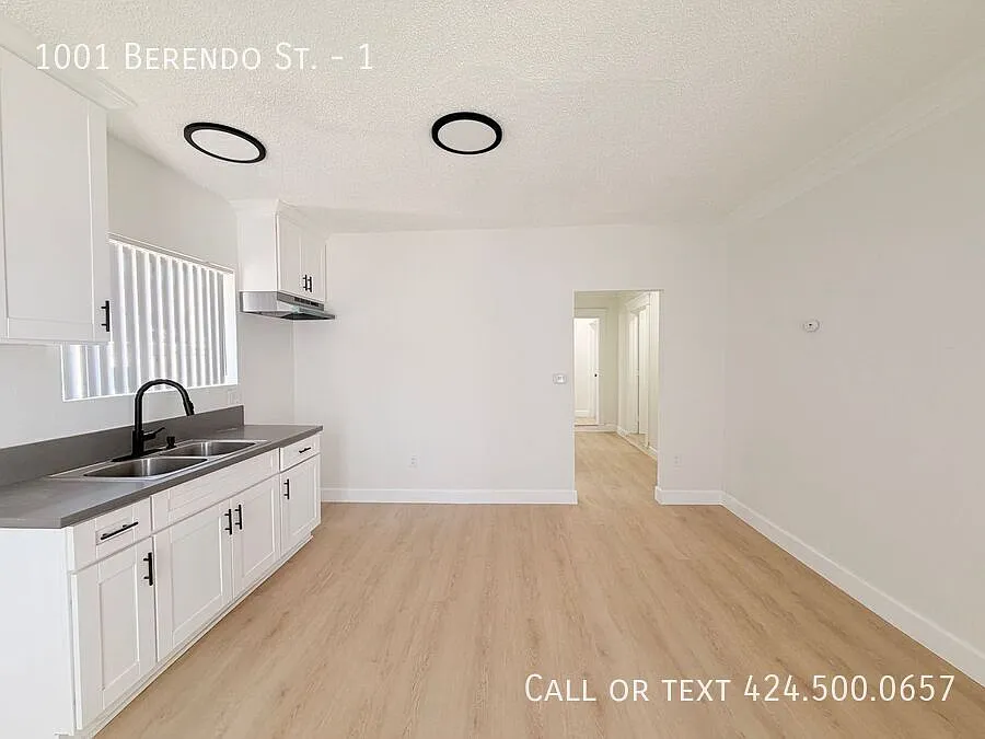 Modern & Stylish 2 Bed / 1 Bath | $2,887/mo East Hollywood, Los Angeles 1001 Berendo Street #1 — Photo 2
