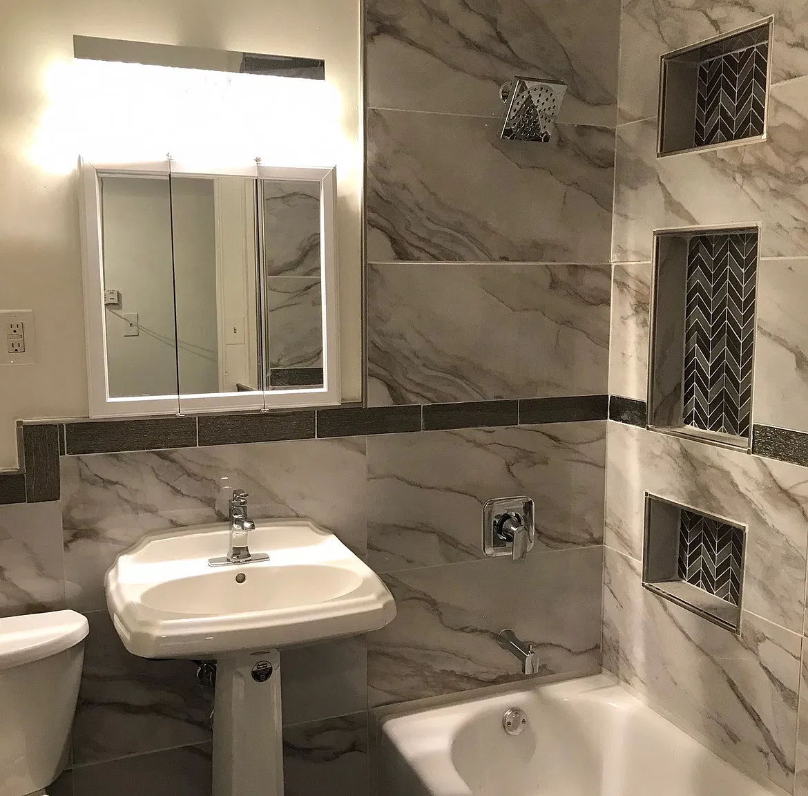 1107 W Russell Pl — Photo 4