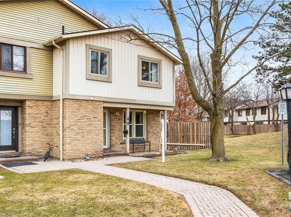 6650 Falconer Dr #49, Mississauga, ON L5N 1B5