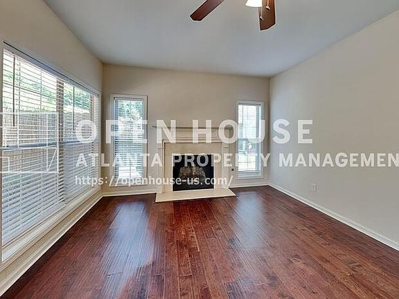 4th image of 500 Cottonwood Close