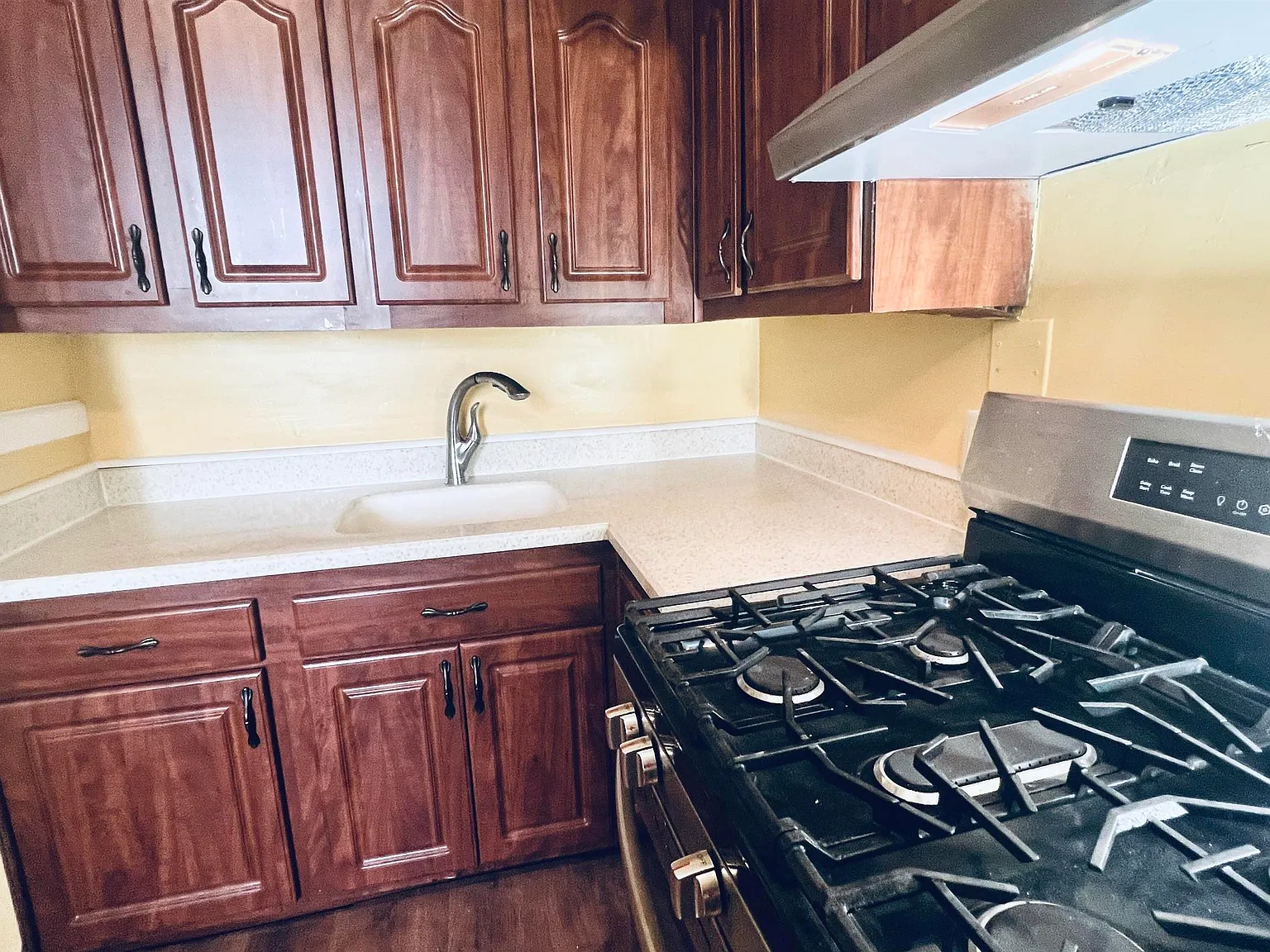 2 bed, 1.0 bath, $2,400 — Photo 2