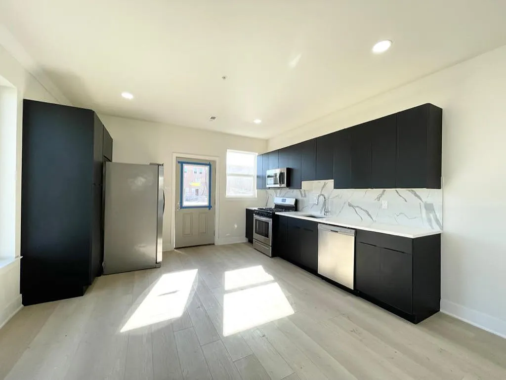 2 bed, 1400 sqft, $1,800 — Photo 2