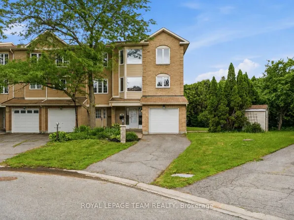18 Arbordale Cres, Ottawa, ON K2G 5C6