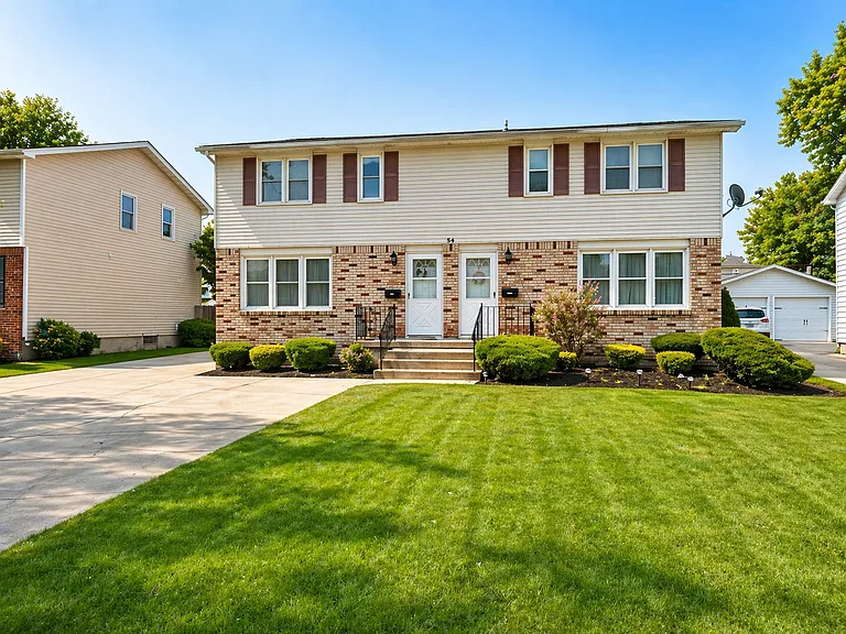 54 W Summerset Ln — Photo 1