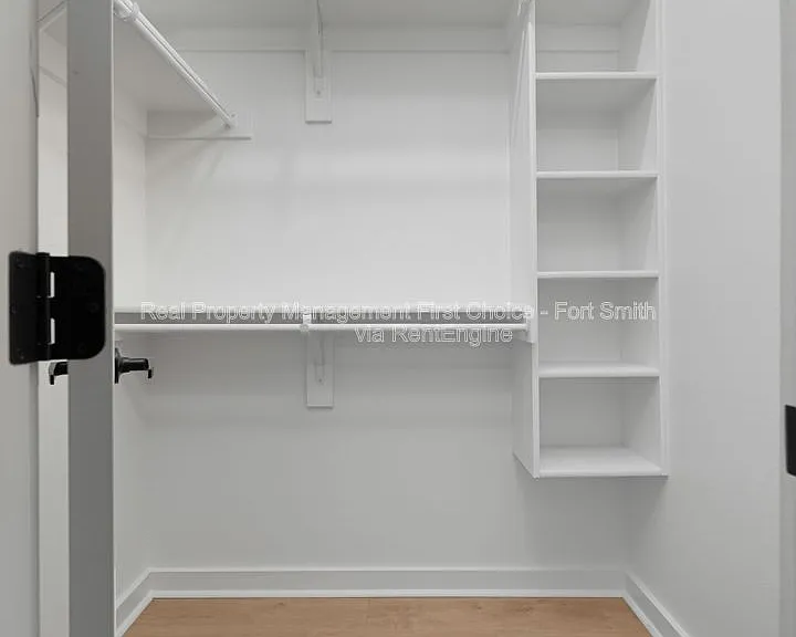 8908 Cambria Cir #B — Photo 15