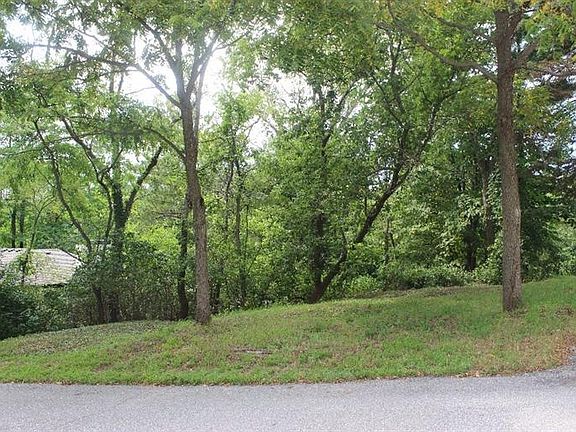 3rd image of 26 Skyline Dr
