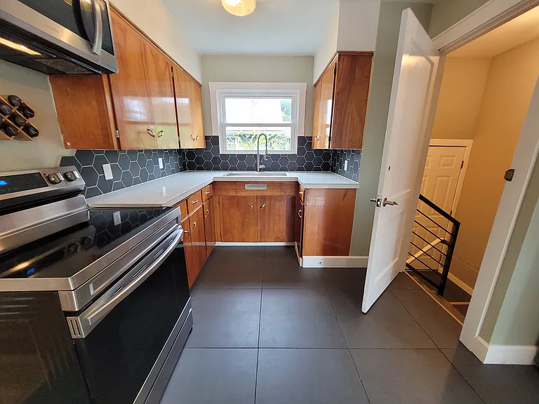 9107 N Kellogg St — Photo 6
