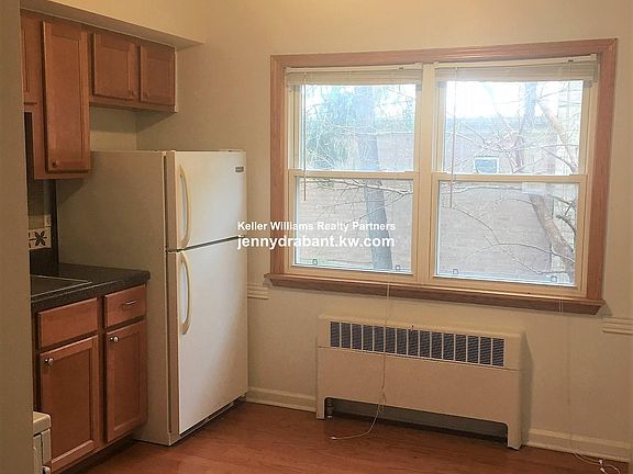 4th image of 4452 N Lockwood Ave #1