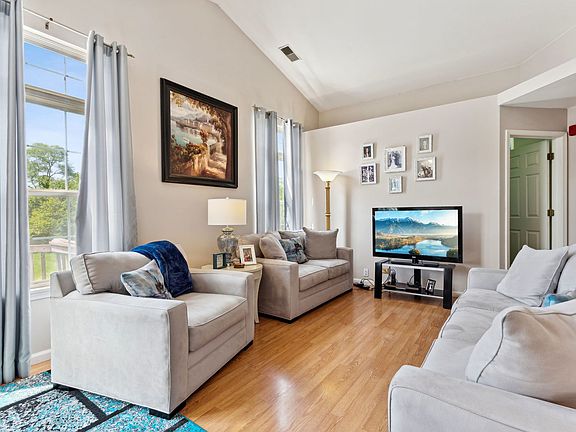4th image of 1102 Kingston Ct