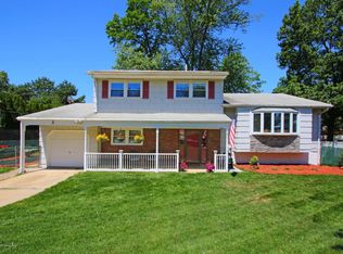 3 Stradford Rd, Parlin, NJ 08859
