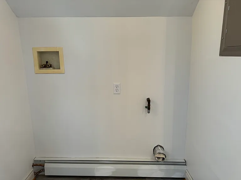 6121 Clinton St — Photo 15