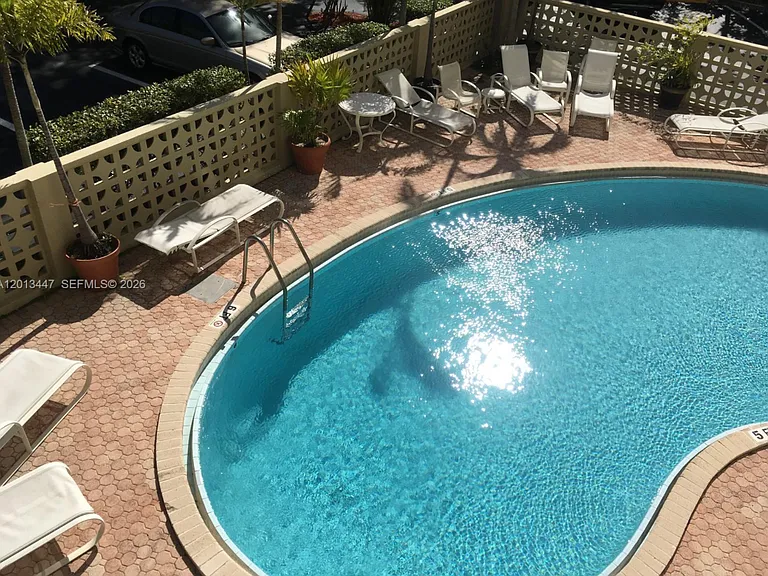 77 Crandon Blvd #2E — Photo 1