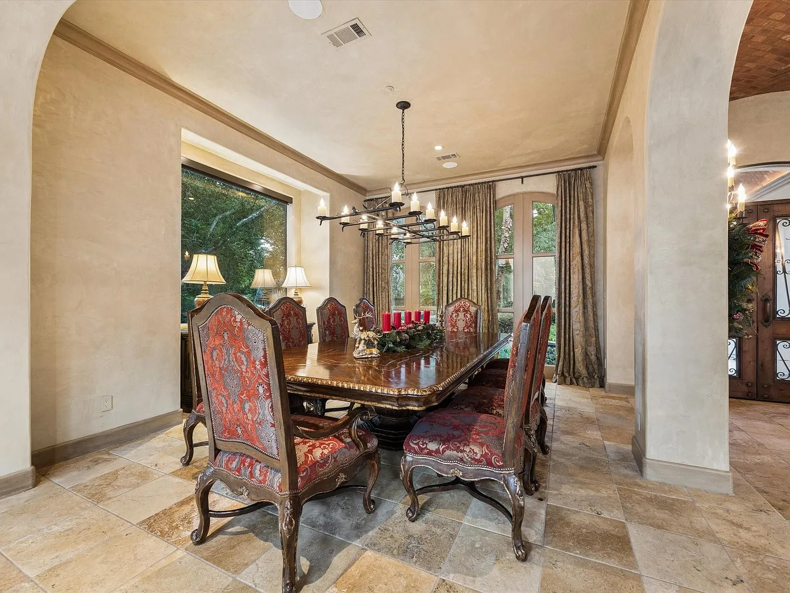 5 bed, 8.0 bath, 8079 sqft, $28,000 — Photo 4
