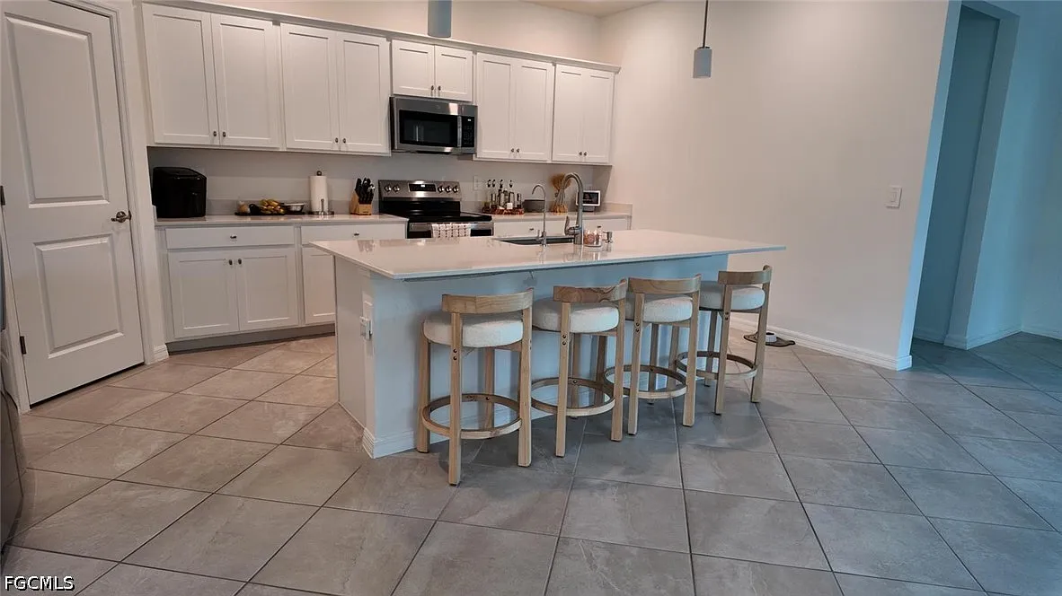 4 bed, 3.0 bath, 2032 sqft, $2,500 — Photo 3