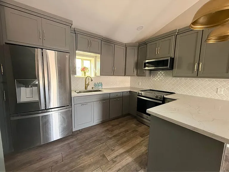 233 S Iowa Ave — Photo 5