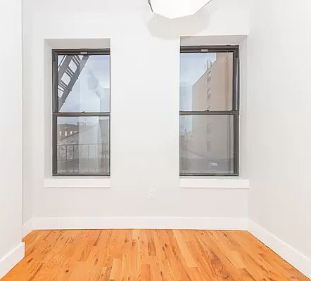 5th image of 1671 Lincoln Pl #2E