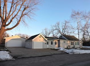 1922 Columbia Ave, Oshkosh, WI 54901