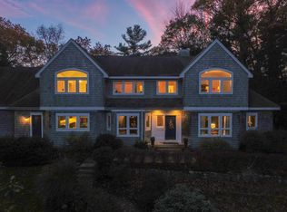 11 Cross St, Dover, MA 02030