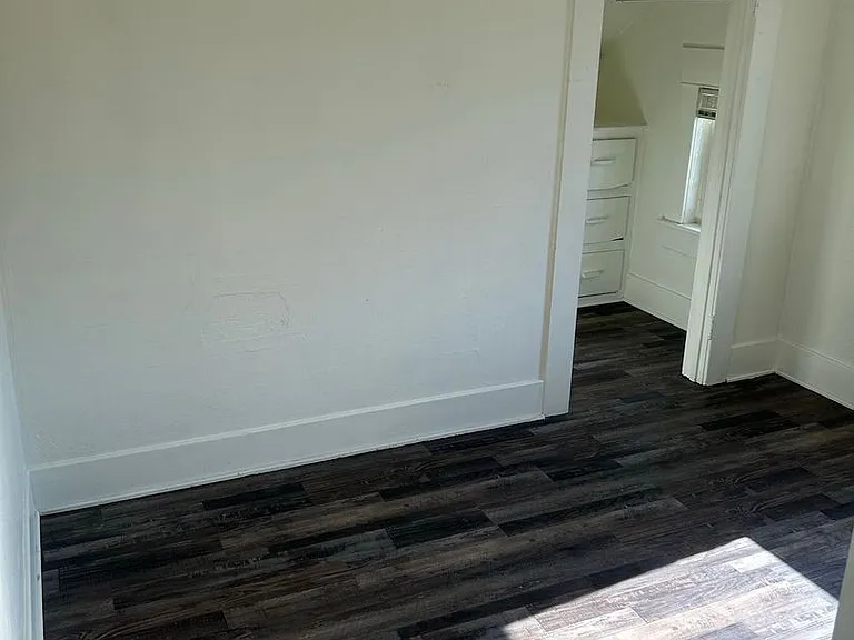 1014 West 11th — Photo 5