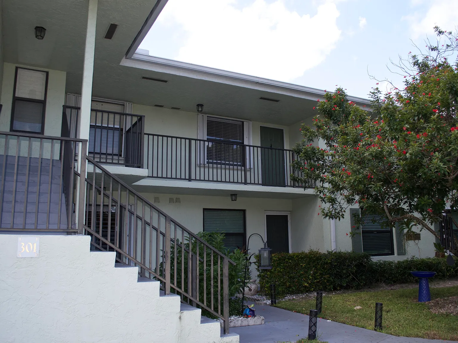 2 bed, 2.0 bath, 1200 sqft, $2,700 — Photo 1