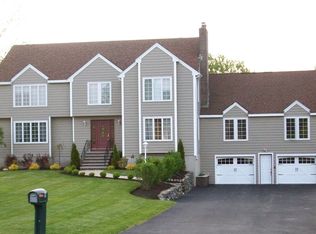 9 Orchard Xing, Andover, MA 01810