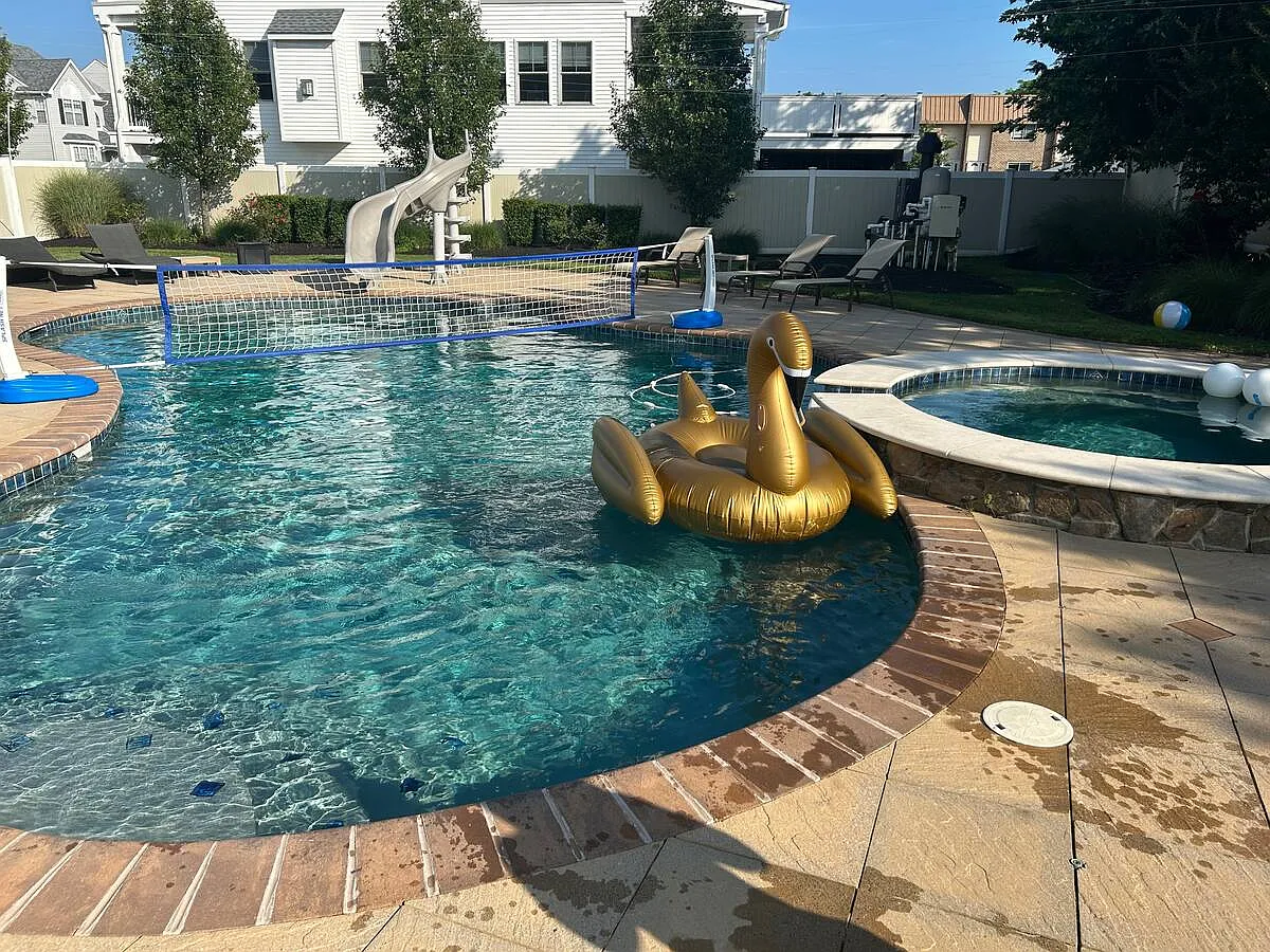 6 bed, $14,000 — Photo 2
