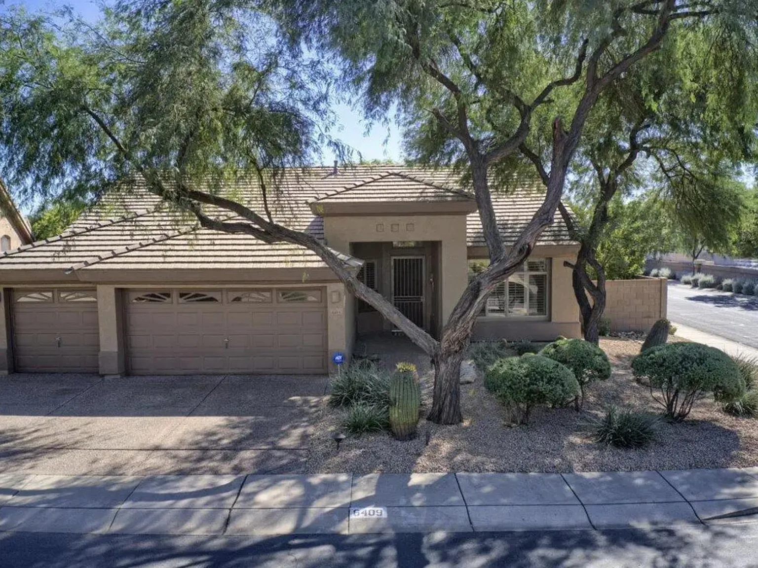 4 bed, 2049 sqft, $4,000 — Photo 2