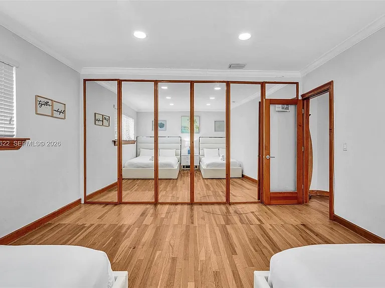 10004 E Bay Harbor Dr #9 — Photo 13