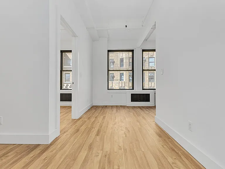 248 W 35th St #1003 — Photo 1