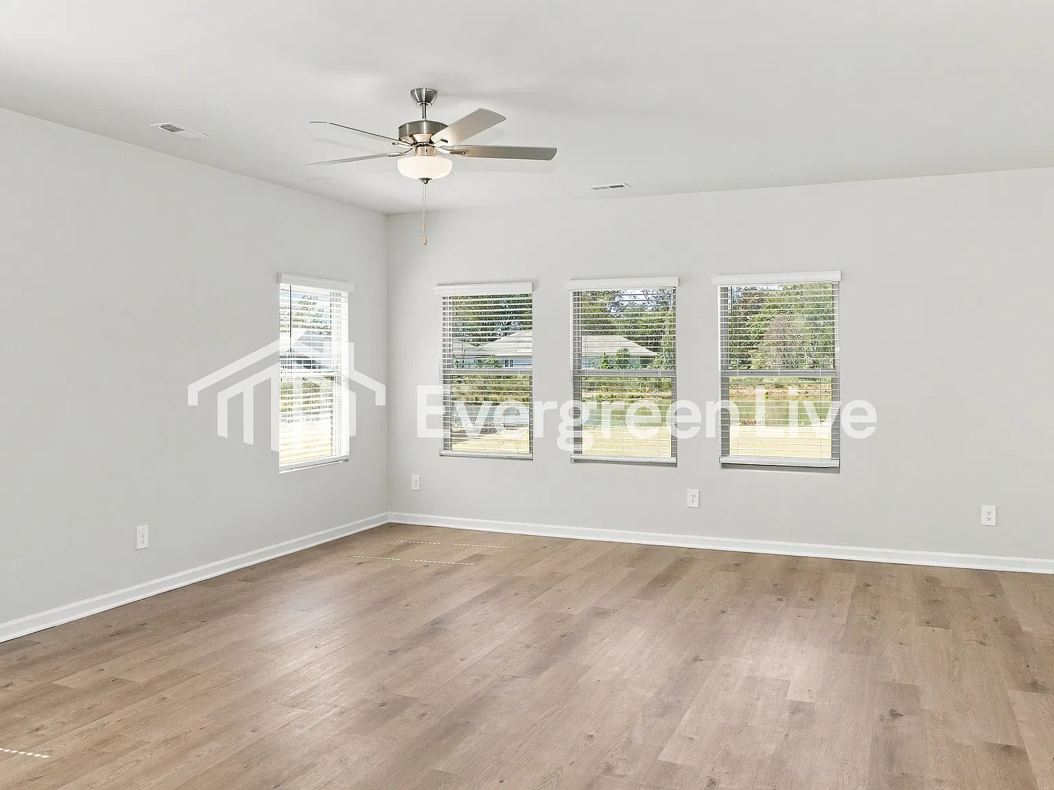 4 bed, 2.5 bath, 2065 sqft, $1,895 — Photo 2