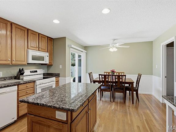 5th image of 14335 Lake Tahoe Dr