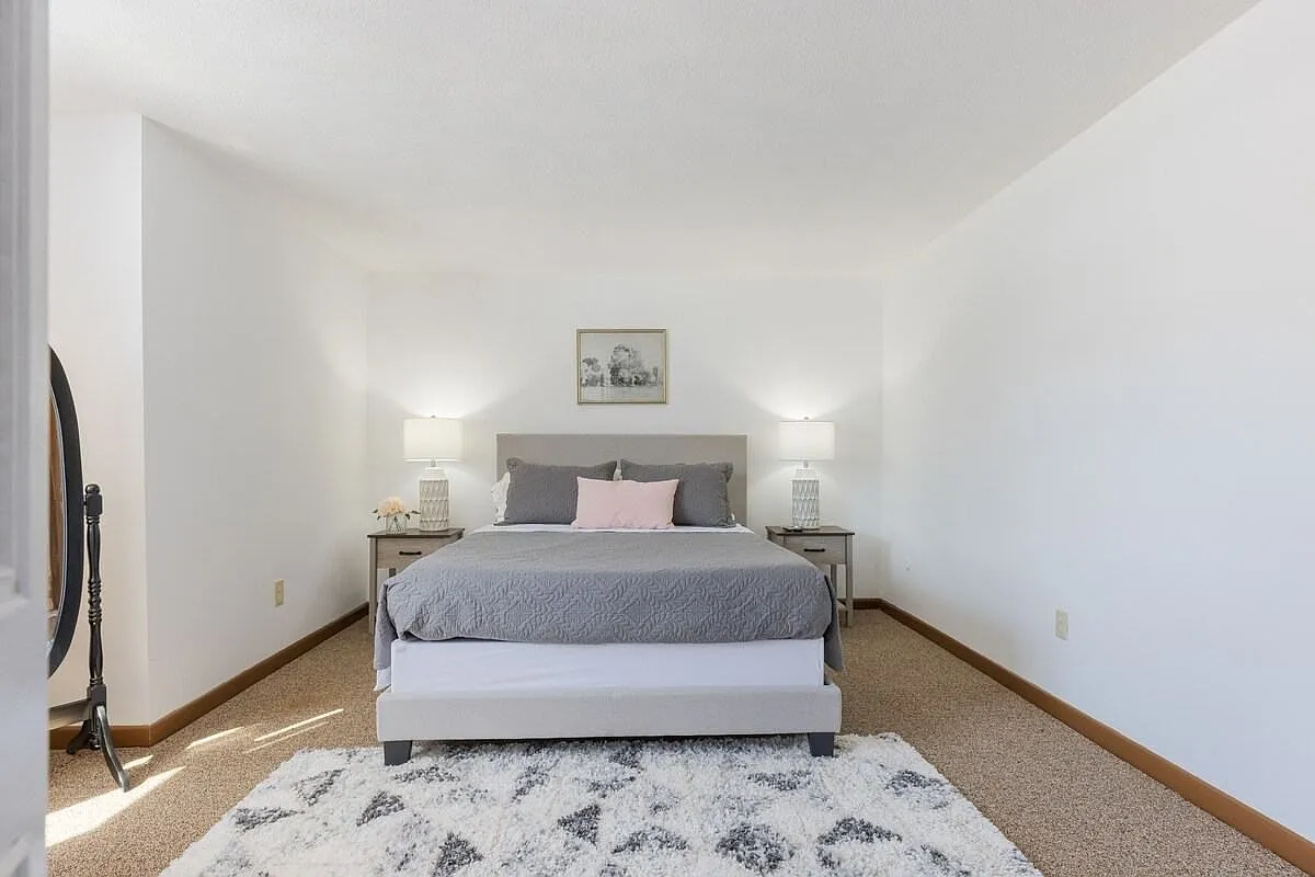 2 bed, 1.0 bath, 890 sqft, $2,500 — Photo 3