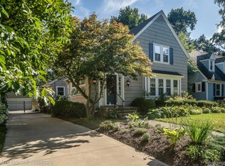 9 Woodside Park Blvd, Pleasant Ridge, MI 48069