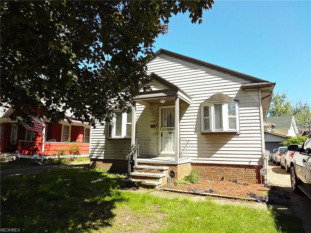 15421 Macauley Ave photo 1