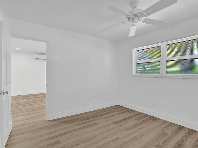2020 NE 15th Ave — Photo 16