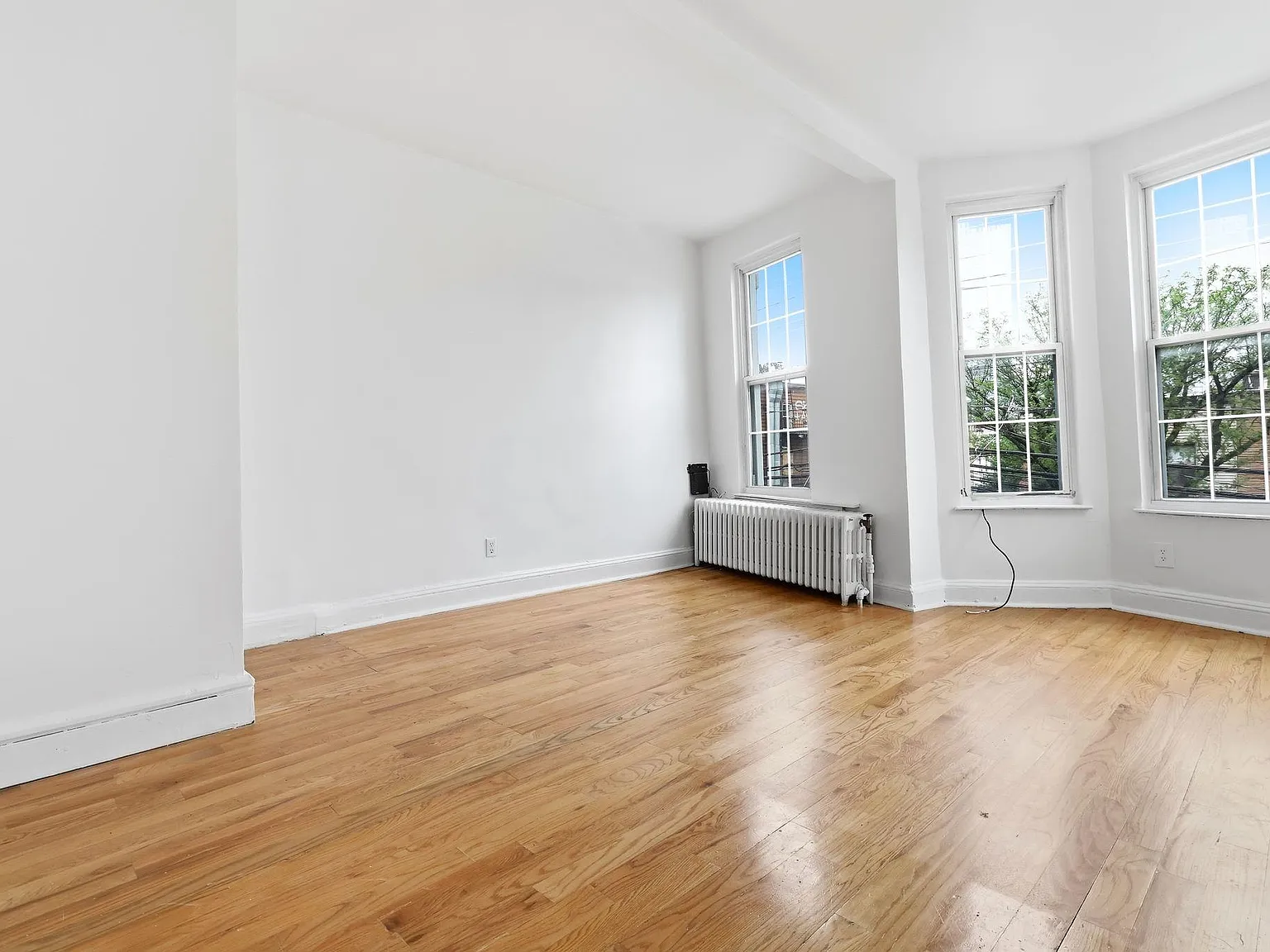 3 bed, 2.0 bath, 1200 sqft, $2,950 — Photo 4