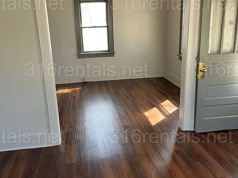 1014 E 6th St — Photo 9