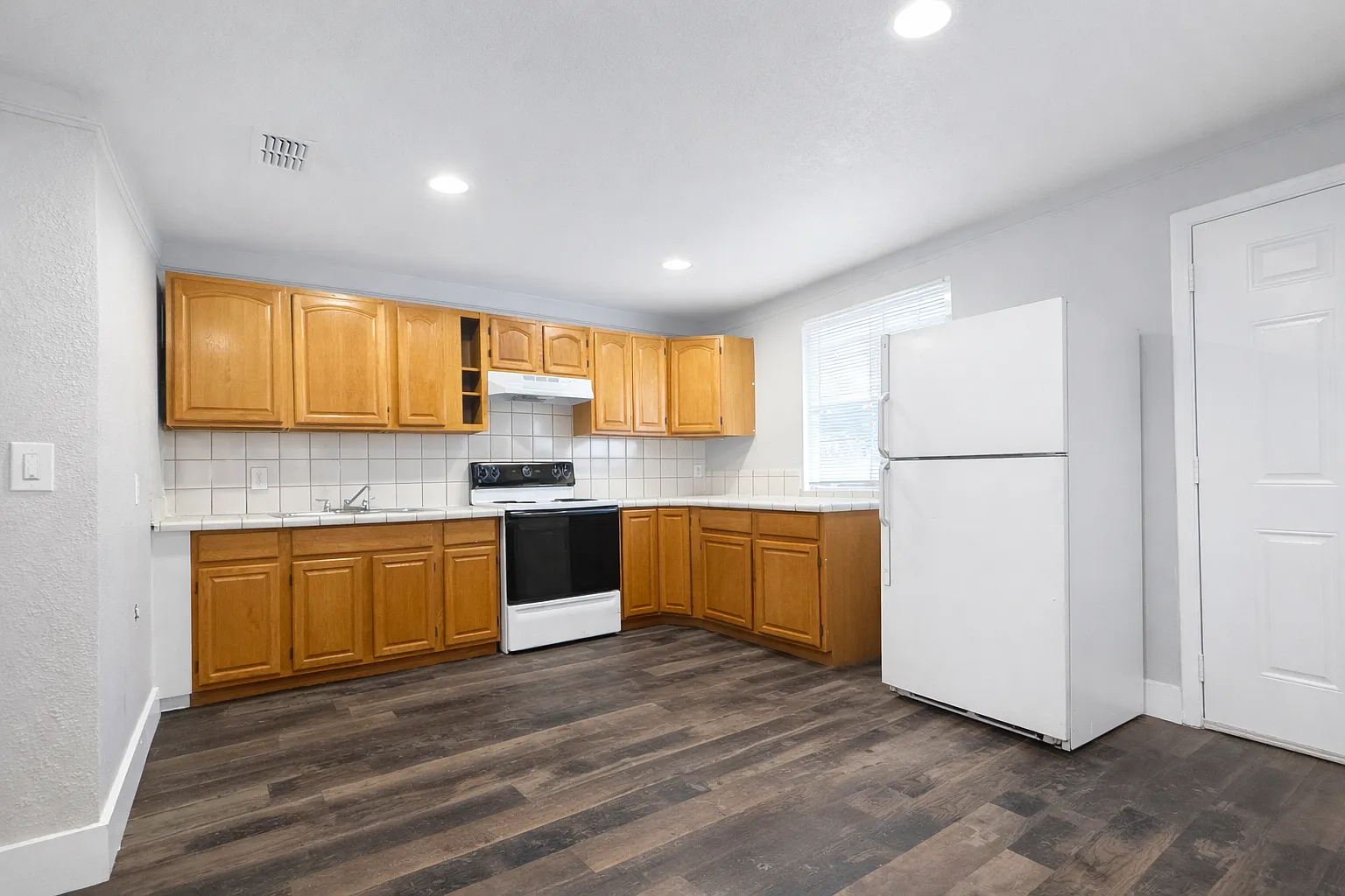 2 bed, 650 sqft, $875 — Photo 2
