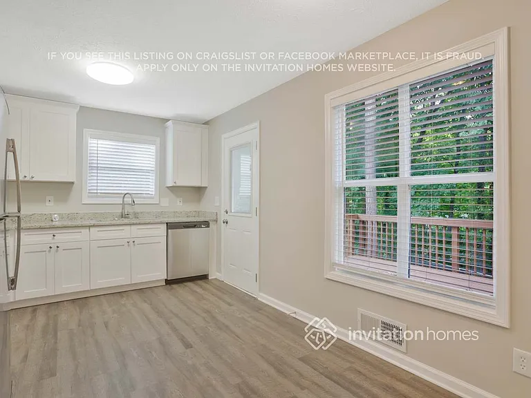 1136 Norfolk Dr NW — Photo 7