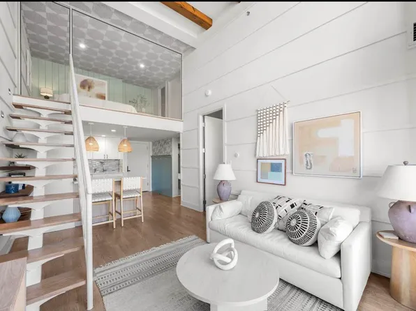 282 Nassau Avenue image 1 of 14