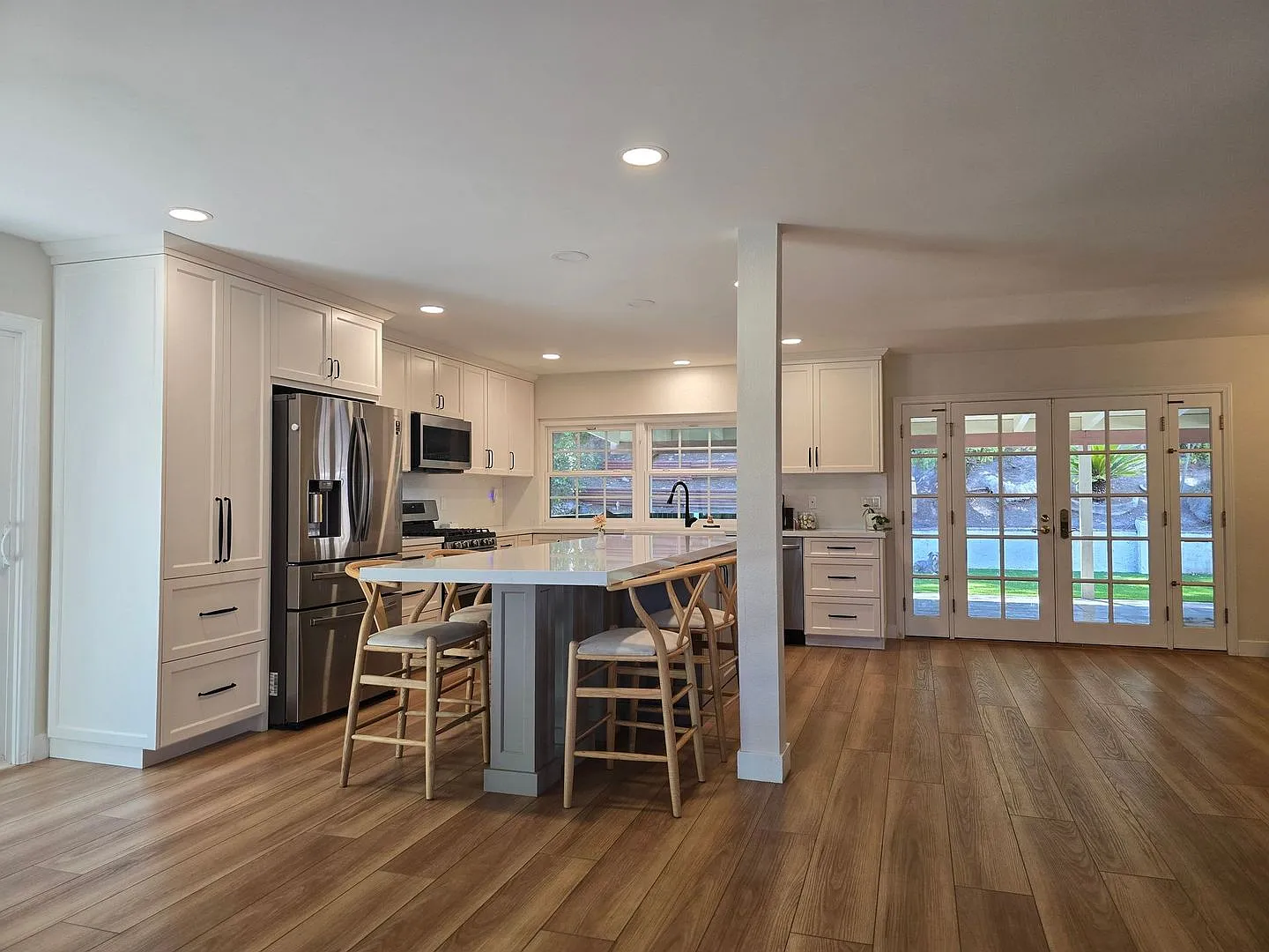 Spectacular, spacious 4-Bedroom Home in Desirable Fletcher Hills — Photo 3