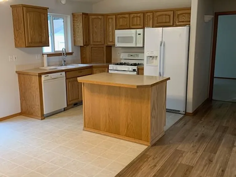 9049 N Torrey Ln — Photo 9