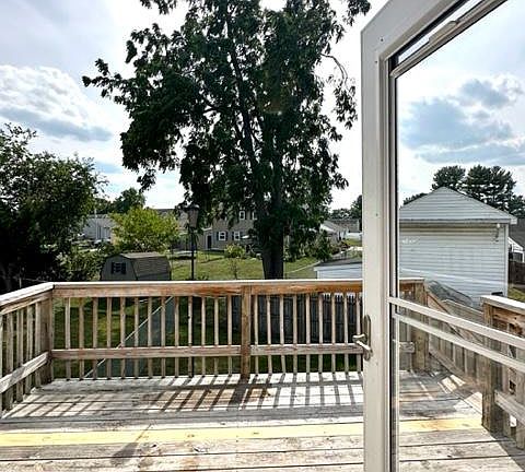 8 Lilac Ct - Elevated Exterior Deck with Steps To Yard