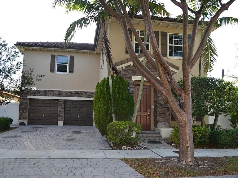 9208 SW 170th Path — Photo 1