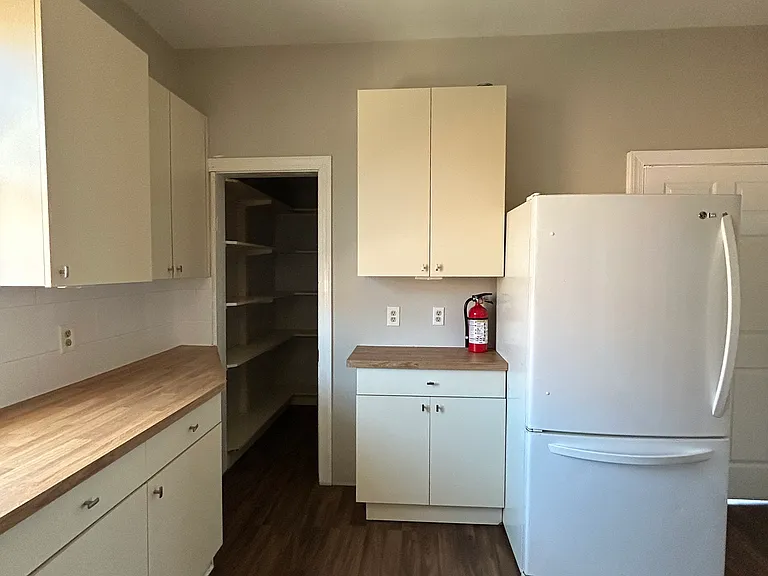 263 E 22nd St #2 — Photo 3