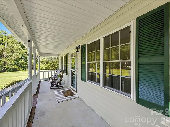 3rd image of 122 Providence Pl