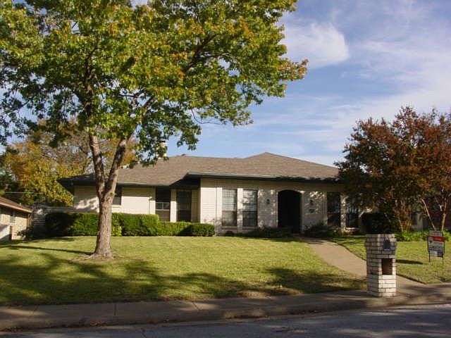 1st image of 319 Robin Hill Ln