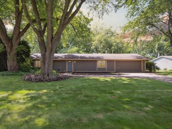 6709 Lanterne Dr, Loves Park, IL 61111